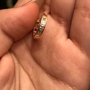 Vintage 14k gold single huggies hoop